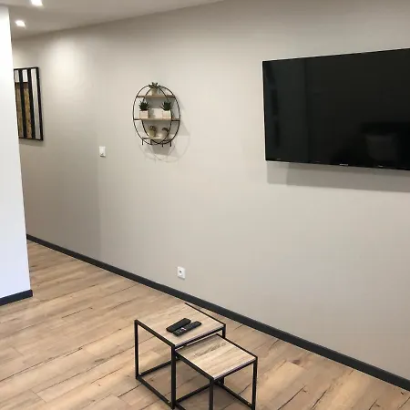 Au Pied De La Rdc Apartment